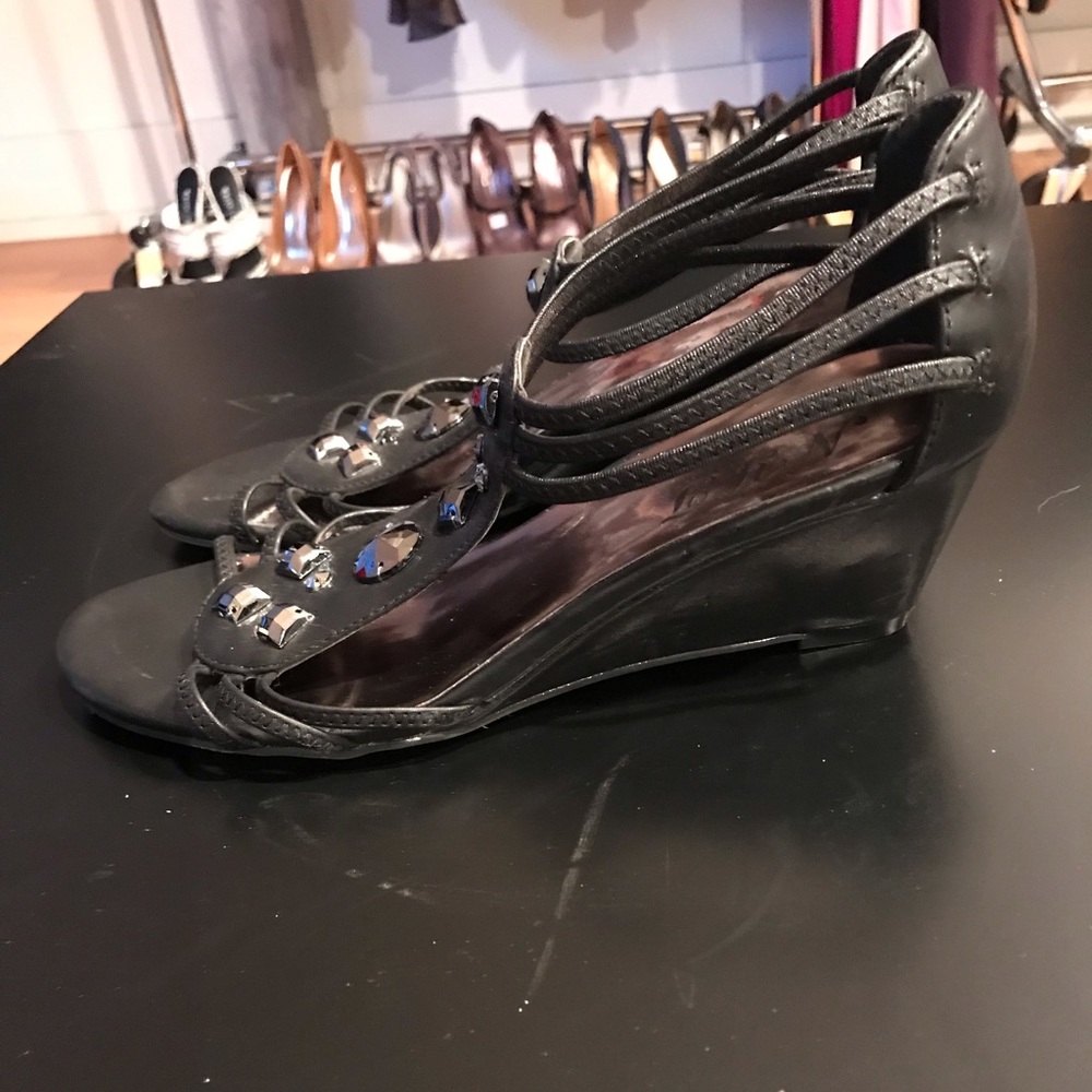 Black Jewel Wedges